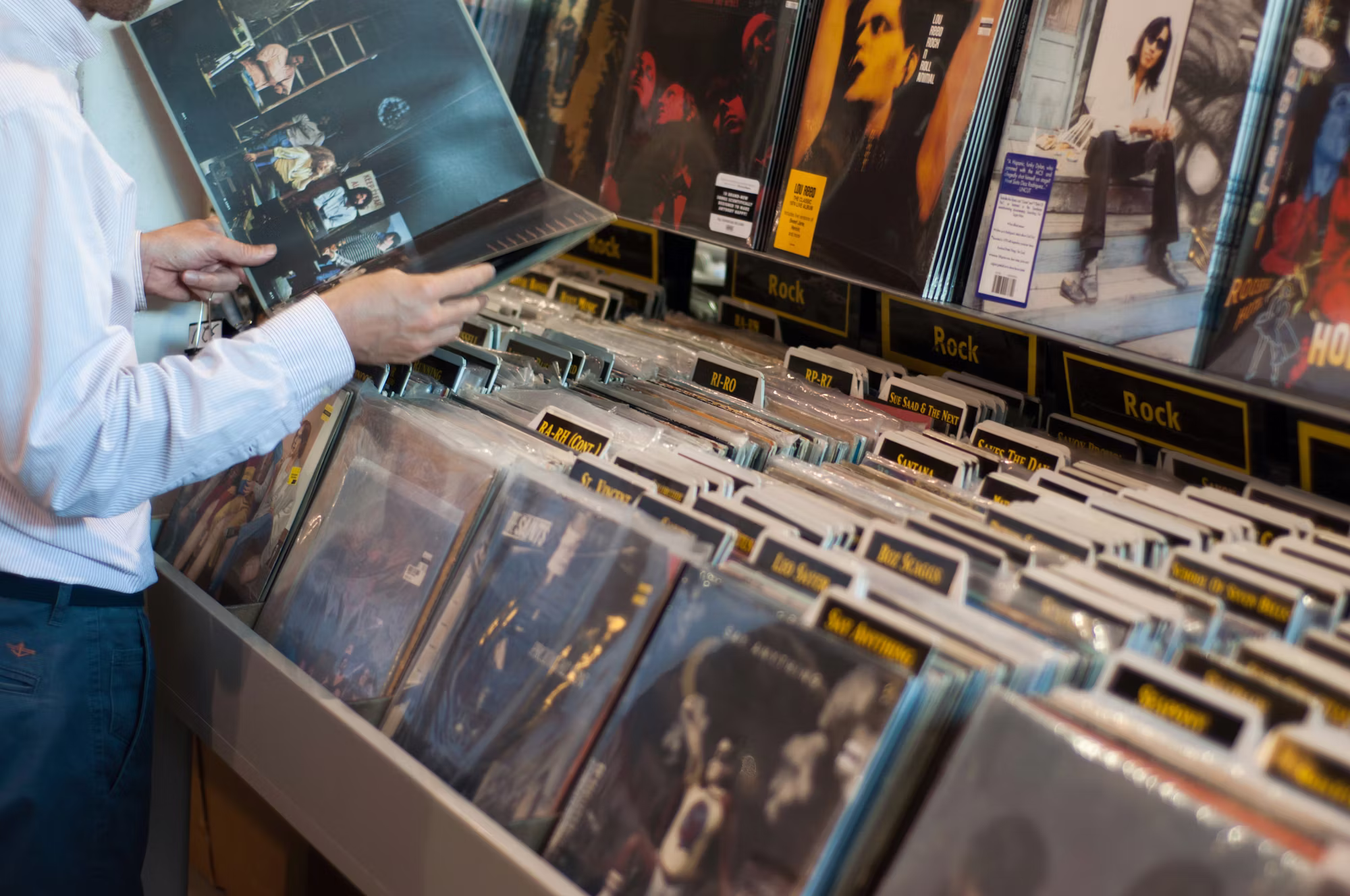 Reimagining Retail: The Impact of Technology on Shopping Experiences